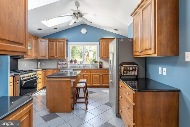 46 LAKE DR, Woodbury, NJ 08096