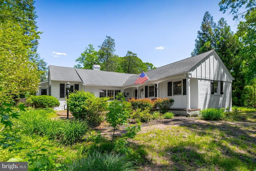 46 LAKE DR, Woodbury, NJ 08096