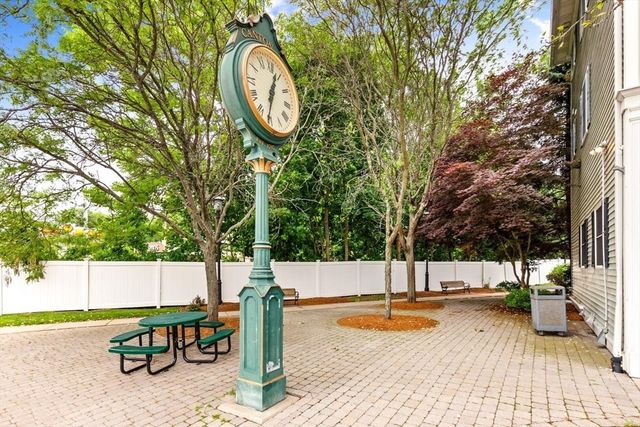 717 Washington St E, Canton, MA 02021