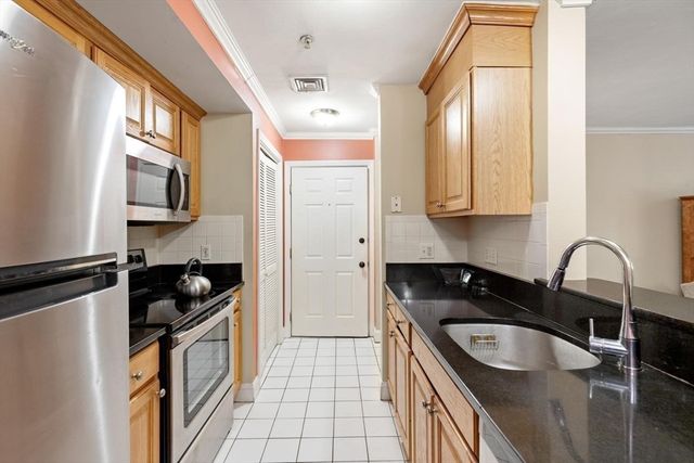 717 Washington St E, Canton, MA 02021