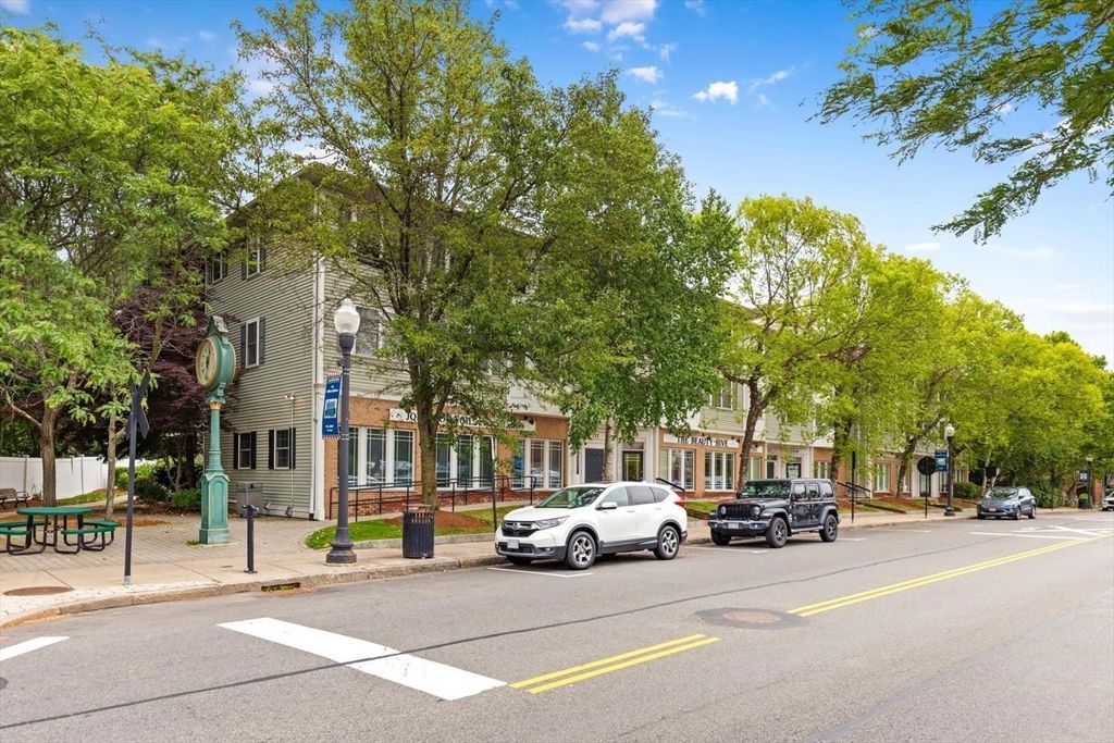 717 Washington St E, Canton, MA 02021