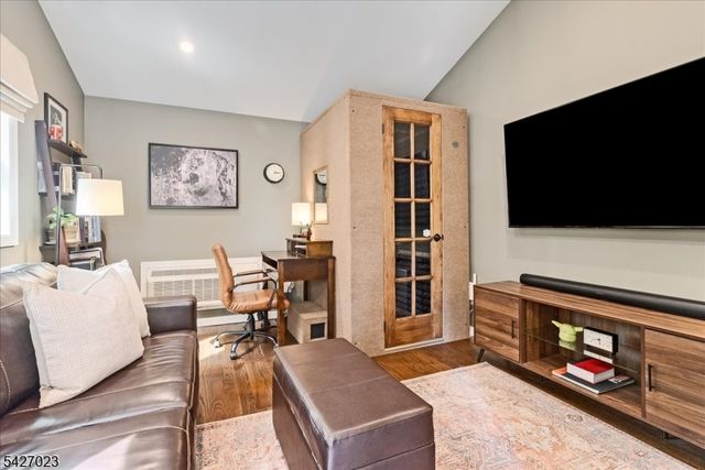 19 Willowmere Ave, Montclair Twp., NJ 07042