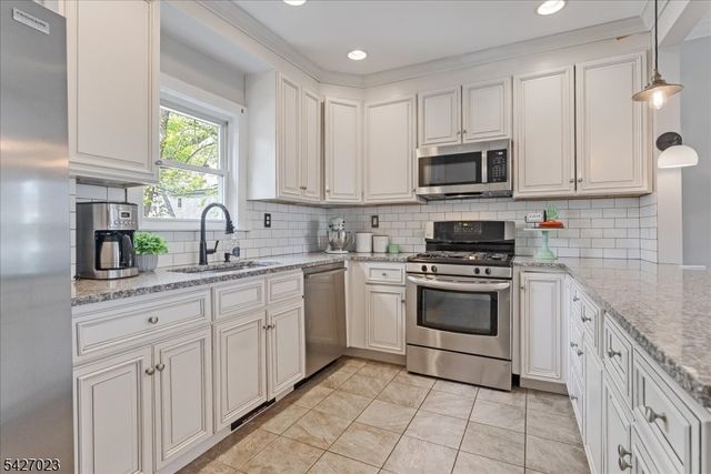 19 Willowmere Ave, Montclair Twp., NJ 07042