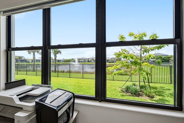 13128 Feathering Way, Palm Beach Gardens, FL 33412