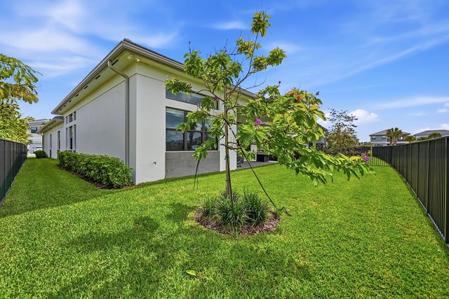 13128 Feathering Way, Palm Beach Gardens, FL 33412