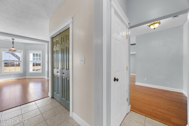 213 Lakeside Drive, Sneads Ferry, NC 28460