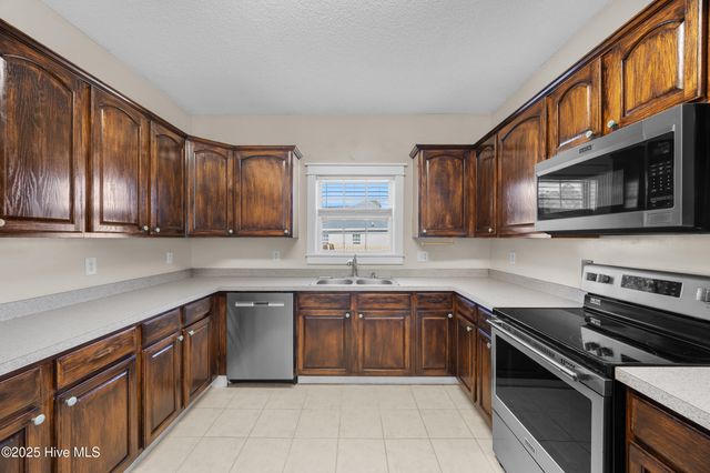 213 Lakeside Drive, Sneads Ferry, NC 28460