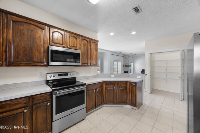 213 Lakeside Drive, Sneads Ferry, NC 28460