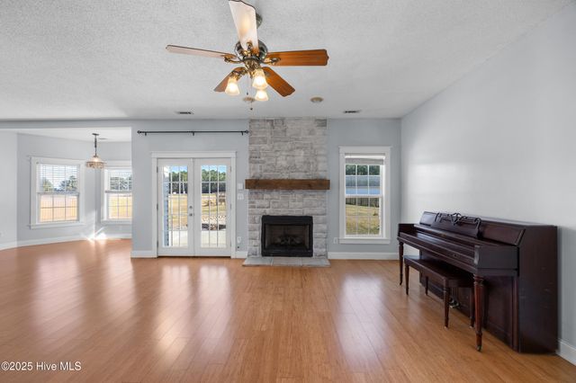 213 Lakeside Drive, Sneads Ferry, NC 28460