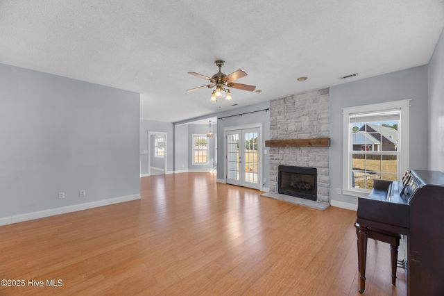 213 Lakeside Drive, Sneads Ferry, NC 28460