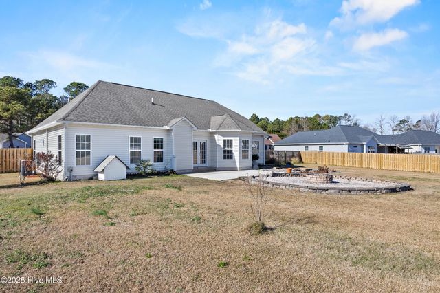 213 Lakeside Drive, Sneads Ferry, NC 28460