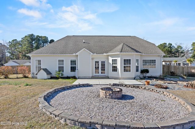 213 Lakeside Drive, Sneads Ferry, NC 28460