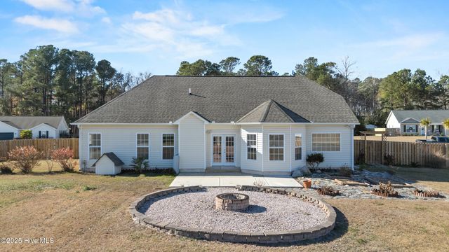 213 Lakeside Drive, Sneads Ferry, NC 28460