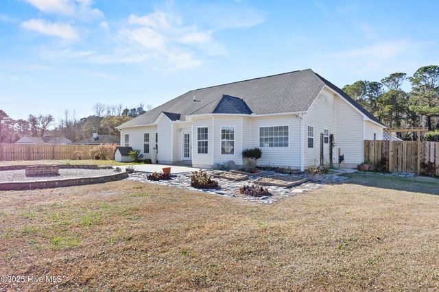 213 Lakeside Drive, Sneads Ferry, NC 28460