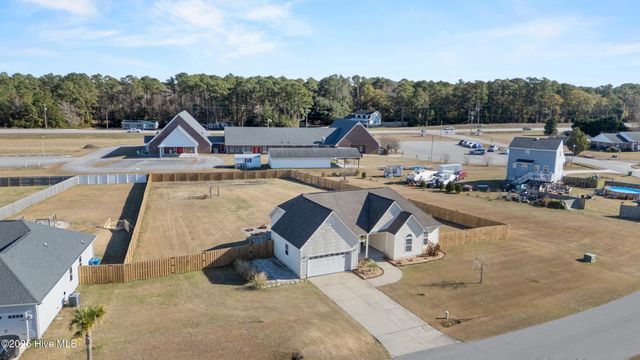 213 Lakeside Drive, Sneads Ferry, NC 28460