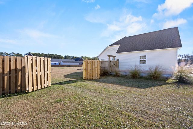 213 Lakeside Drive, Sneads Ferry, NC 28460