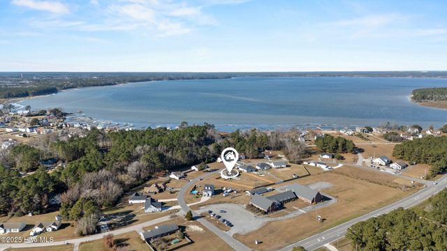 213 Lakeside Drive, Sneads Ferry, NC 28460