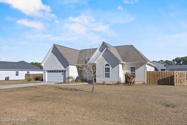 213 Lakeside Drive, Sneads Ferry, NC 28460