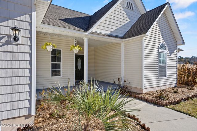 213 Lakeside Drive, Sneads Ferry, NC 28460