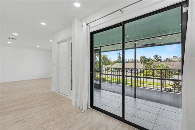 201 SW 1st Street 9, Boca Raton, FL 33432