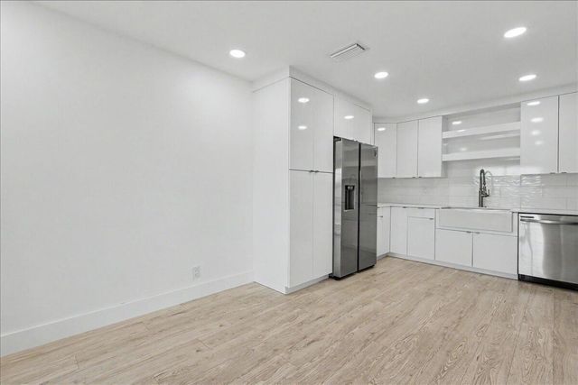 201 SW 1st Street 9, Boca Raton, FL 33432