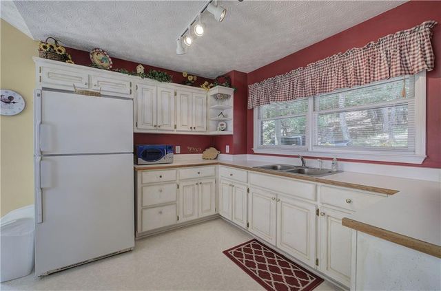 1379 Little Hendricks Mountain Road, Jasper, GA 30143