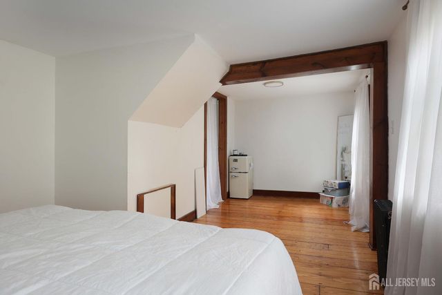 18 Cottage Avenue, Milltown, NJ 08850
