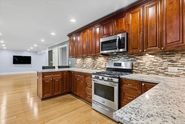 1808 W Pheasant Trail, Mount Prospect, IL 60056