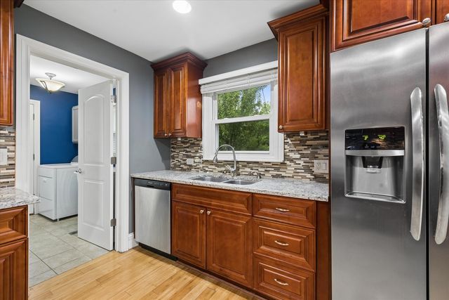 1808 W Pheasant Trail, Mount Prospect, IL 60056