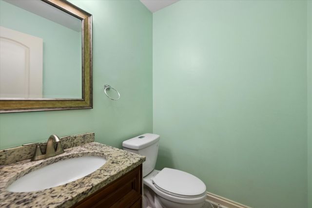 1808 W Pheasant Trail, Mount Prospect, IL 60056