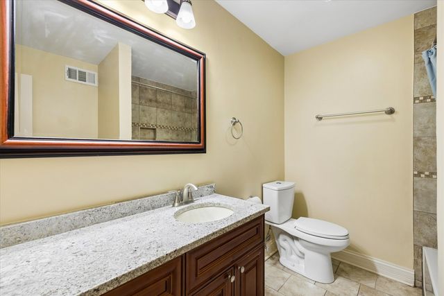 1808 W Pheasant Trail, Mount Prospect, IL 60056