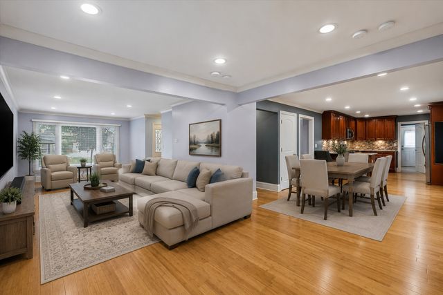 1808 W Pheasant Trail, Mount Prospect, IL 60056