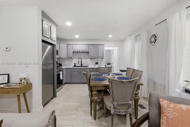 1608 NE 34th Street, Oakland Park, FL 33334