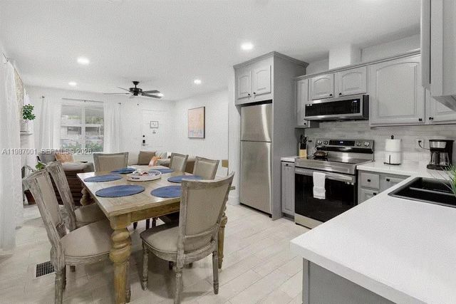 1608 NE 34th Street, Oakland Park, FL 33334