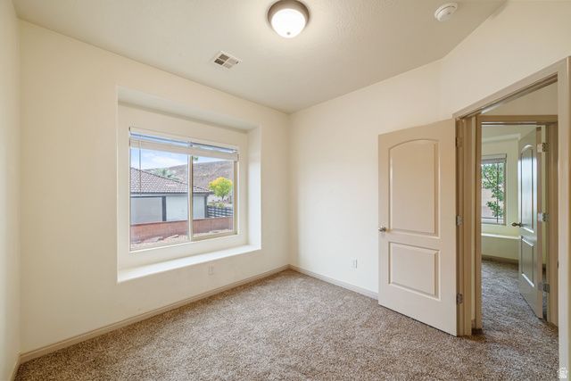 922 E SILVER SHADOWS DR, Washington, UT 84780