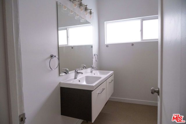 5114 Edgewood Place, Los Angeles, CA 90019