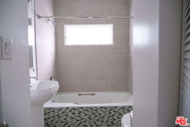 5114 Edgewood Place, Los Angeles, CA 90019