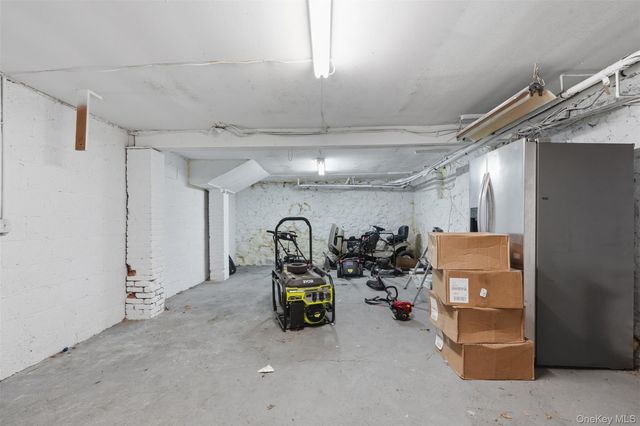 11 Oakdale Manor, Suffern, NY 10901