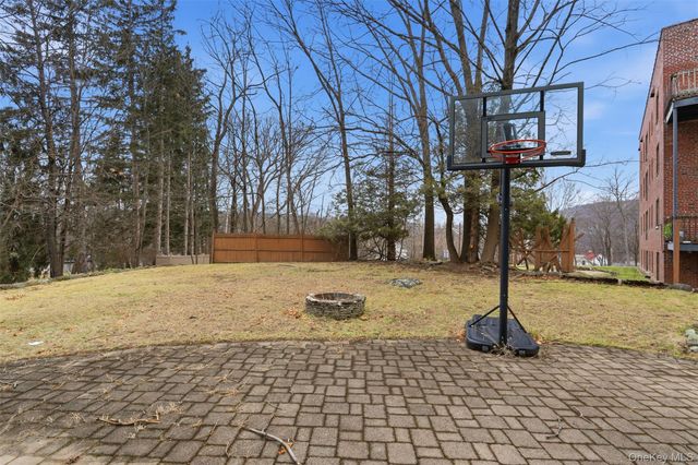 11 Oakdale Manor, Suffern, NY 10901