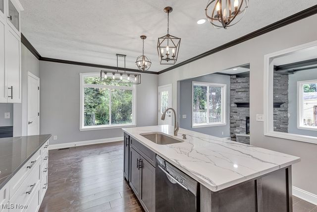 491 Parkside Drive, Bay Village, OH 44140