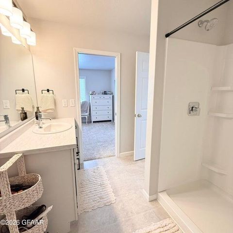 1270 Rachel Drive W, West Fargo, ND 58078