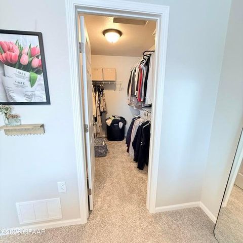 1270 Rachel Drive W, West Fargo, ND 58078