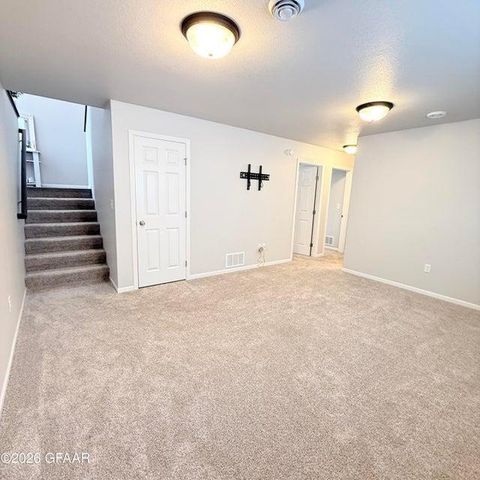 1270 Rachel Drive W, West Fargo, ND 58078