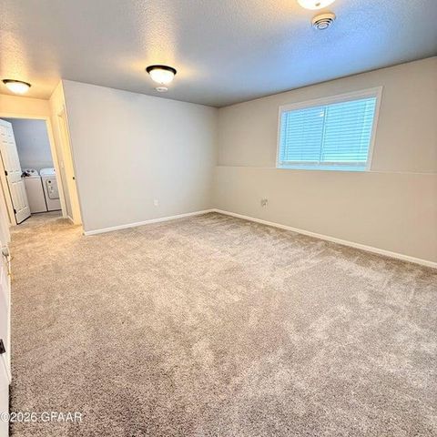 1270 Rachel Drive W, West Fargo, ND 58078