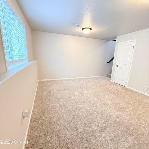 1270 Rachel Drive W, West Fargo, ND 58078