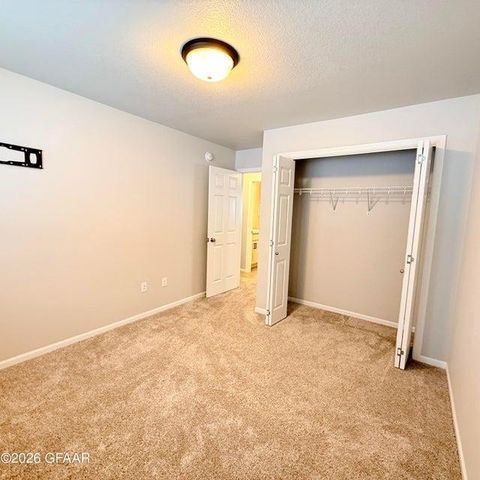 1270 Rachel Drive W, West Fargo, ND 58078