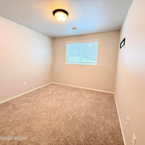 1270 Rachel Drive W, West Fargo, ND 58078