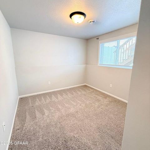 1270 Rachel Drive W, West Fargo, ND 58078