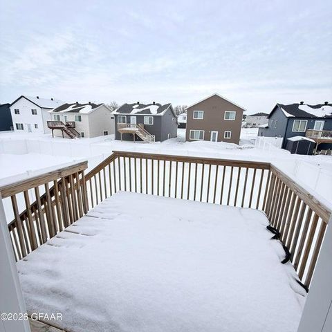 1270 Rachel Drive W, West Fargo, ND 58078