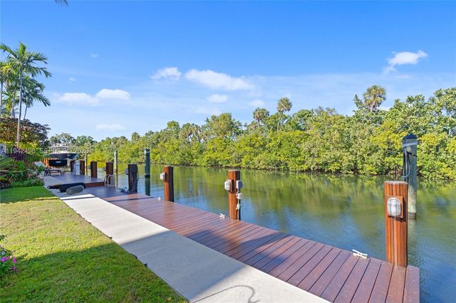 833 Harbour Isle Place, North Palm Beach, FL 33410